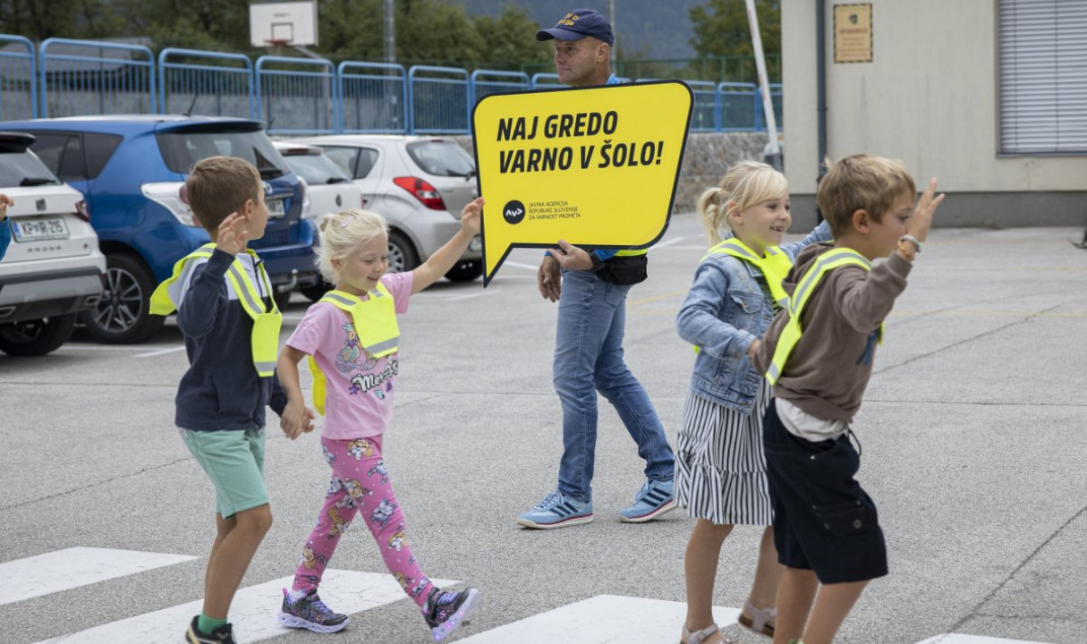 Prvi koraki v svetu prometa: kako otroka pripraviti na varno udeležbo na cesti